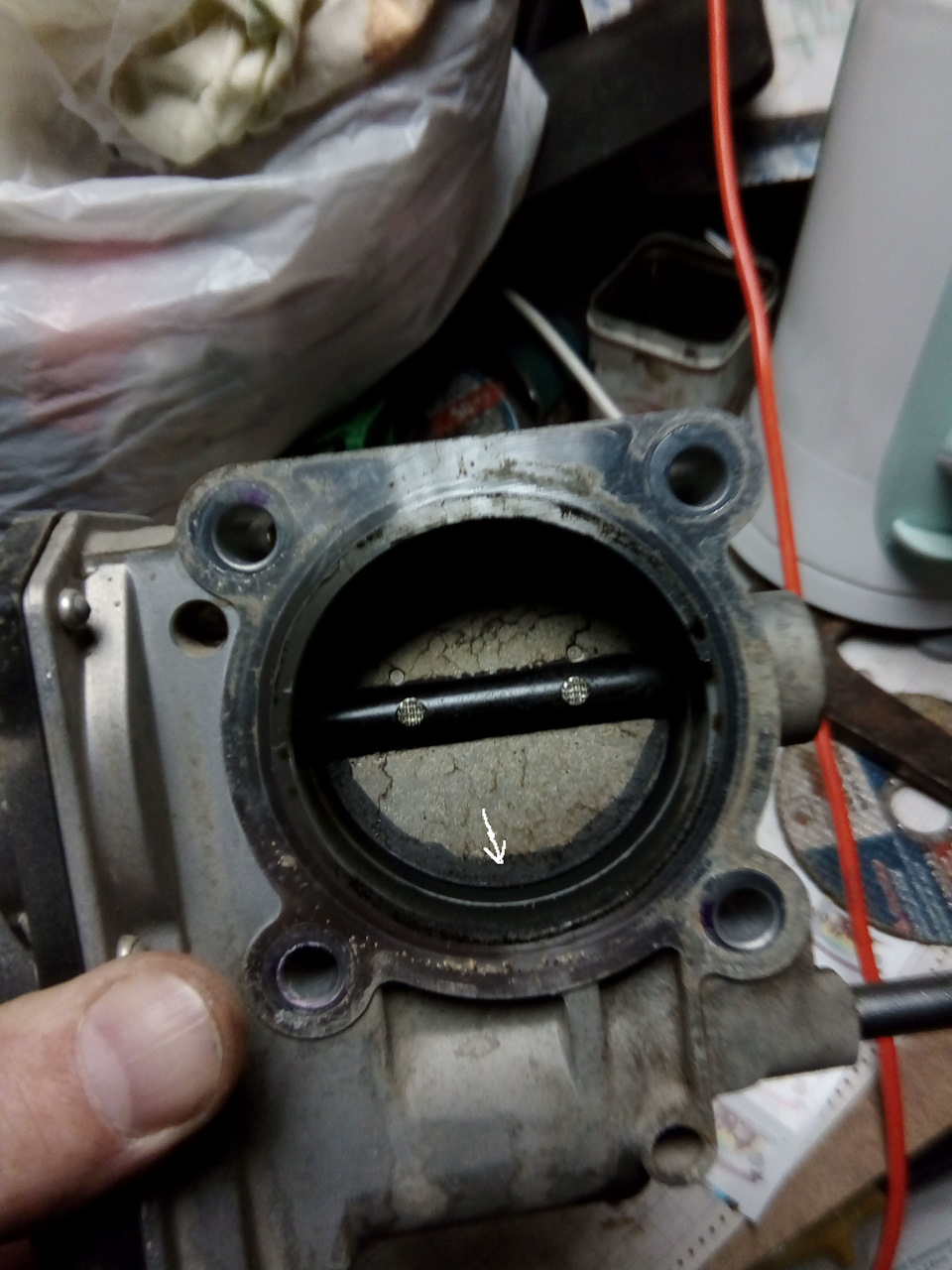 Toyota MMT не їде без газу: Чому брудний дросель вимикає допомогу при старті?